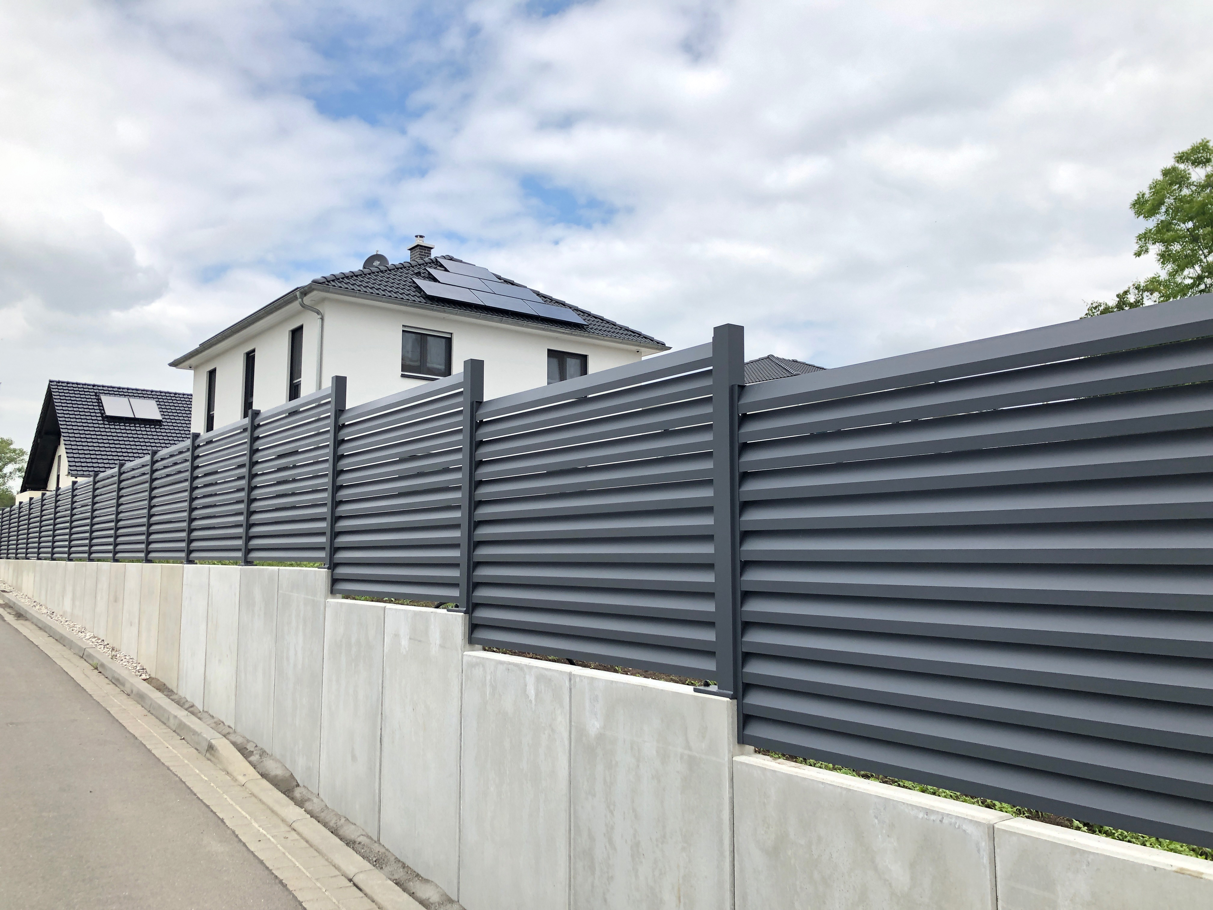 FalkenZaun Modernste Zäune aus Aluminium + Beton
