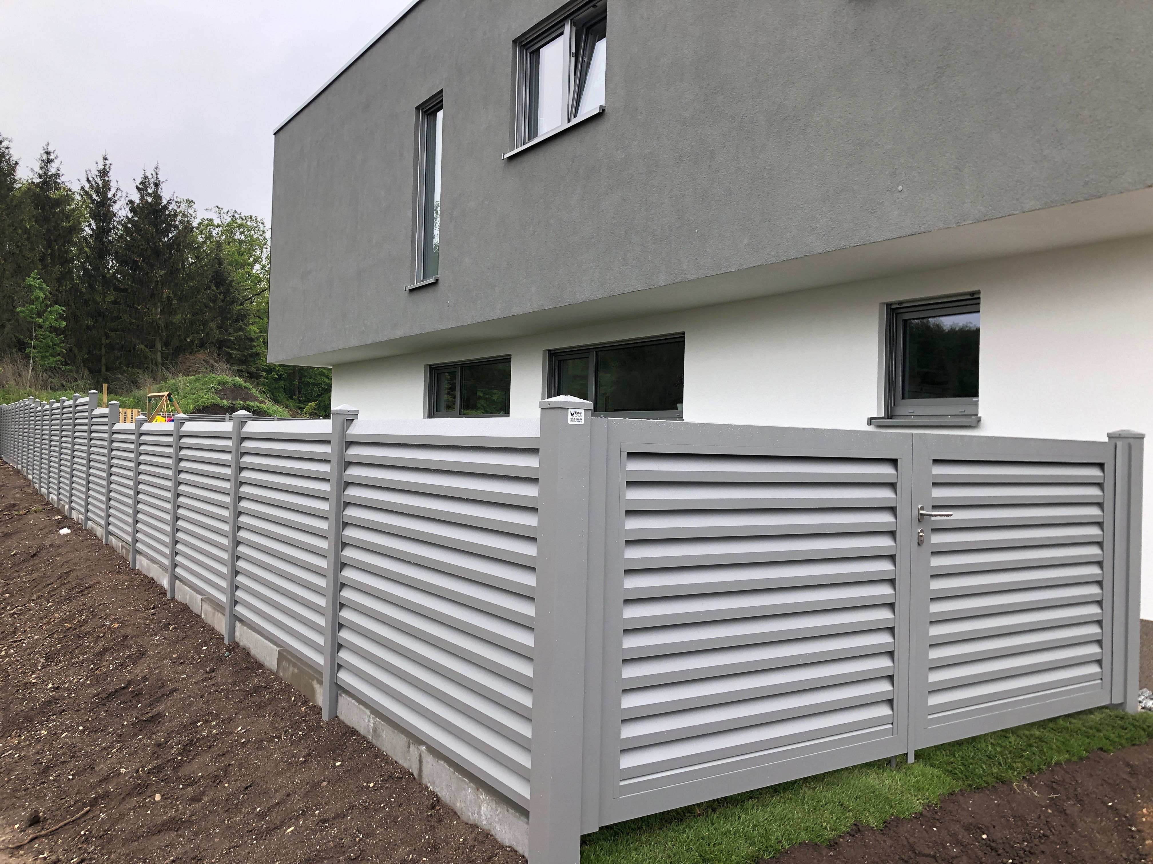 FZ.A.10 Sichtschutz Toranlage