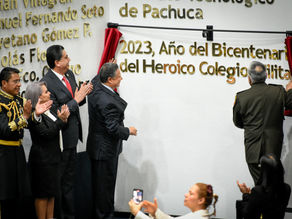 Asiste Menchaca Salazar a develación de letras de oro en honor del bicentenario del Heroico Colegio