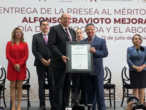 Entrega Menchaca Salazar presea al Mérito Jurídico 2024