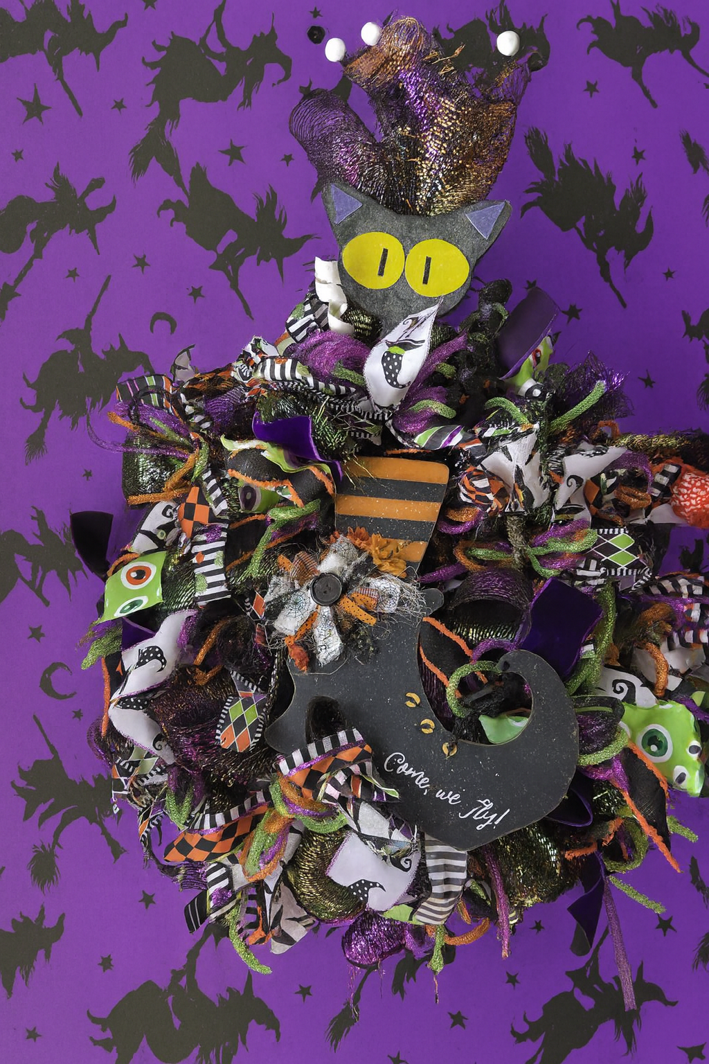 "Come We Fly" Halloween Wreath with Cat