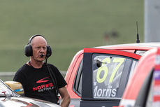 SuperCars_Round_1_V8SuperUtes_9869_LR