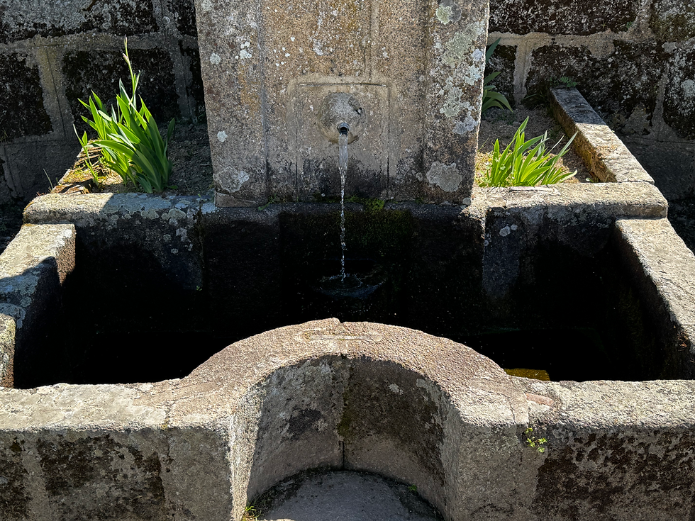 Water fountain in full operating condition.