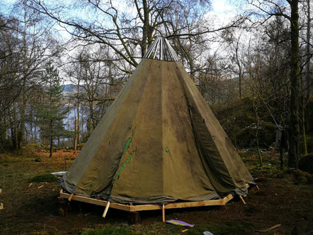 Jag drog ut i skogen, långt bort från samhället.