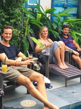 DERFOR ER DET VIRKELIG MÆRKELIGT AT FÅ BESØG HJEMMEFRA…