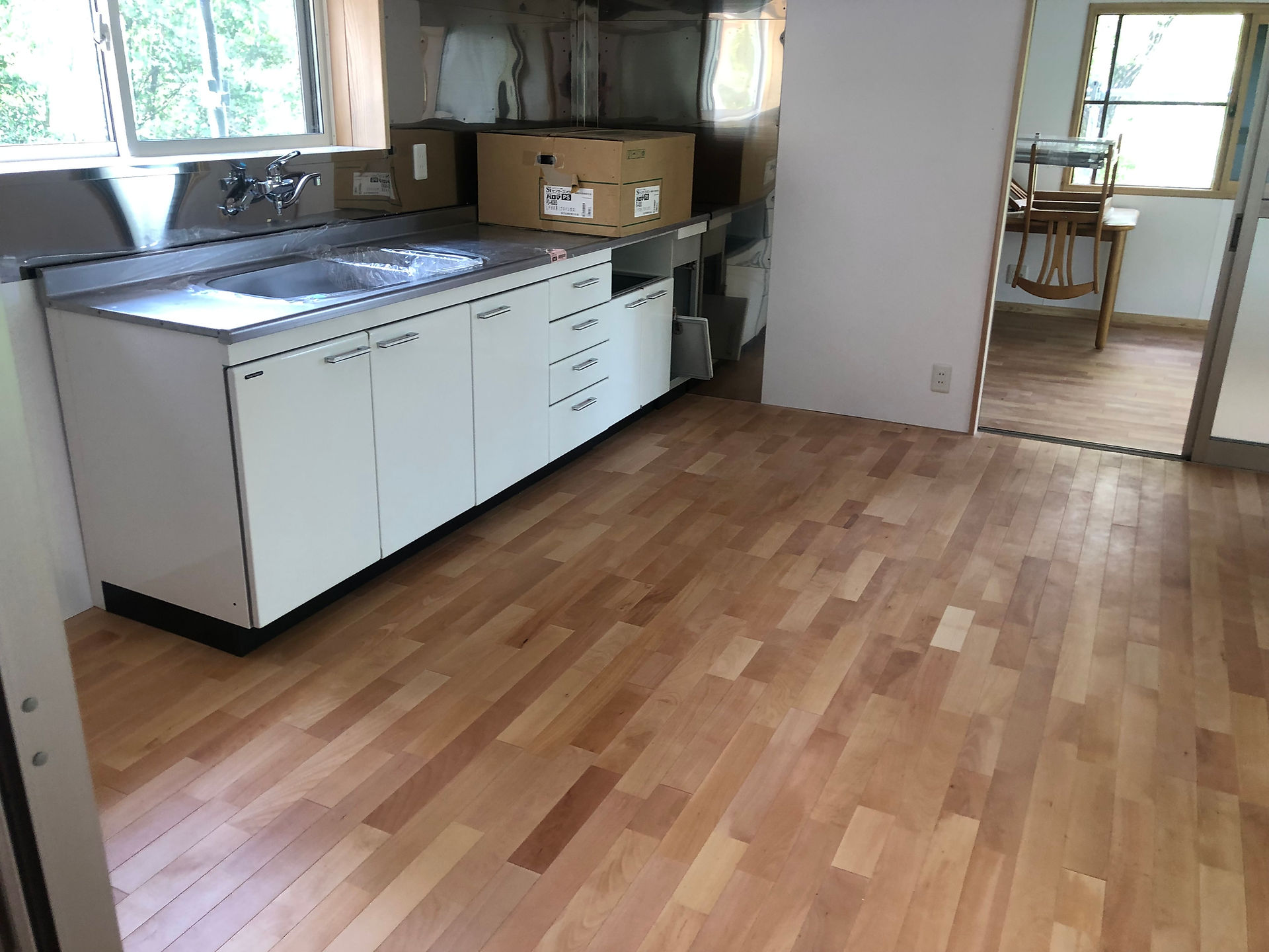 リフォームした家のキッチンの写真