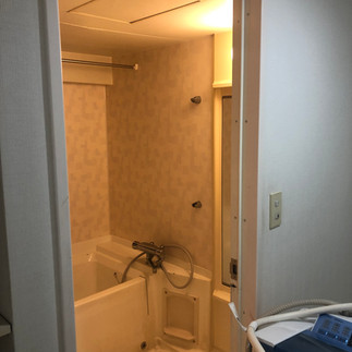 リフォーム前のバスルームの写真