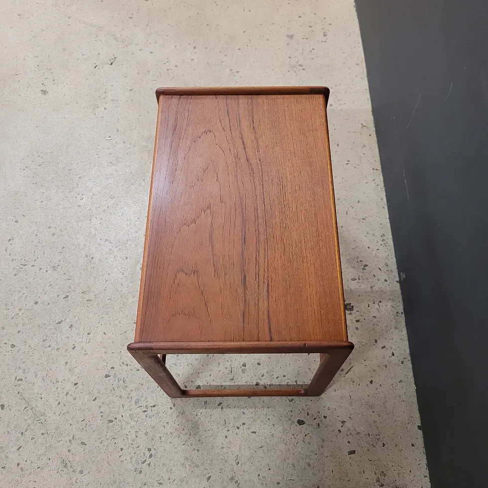 Miniature : Petite table d'appoint en Teck.
