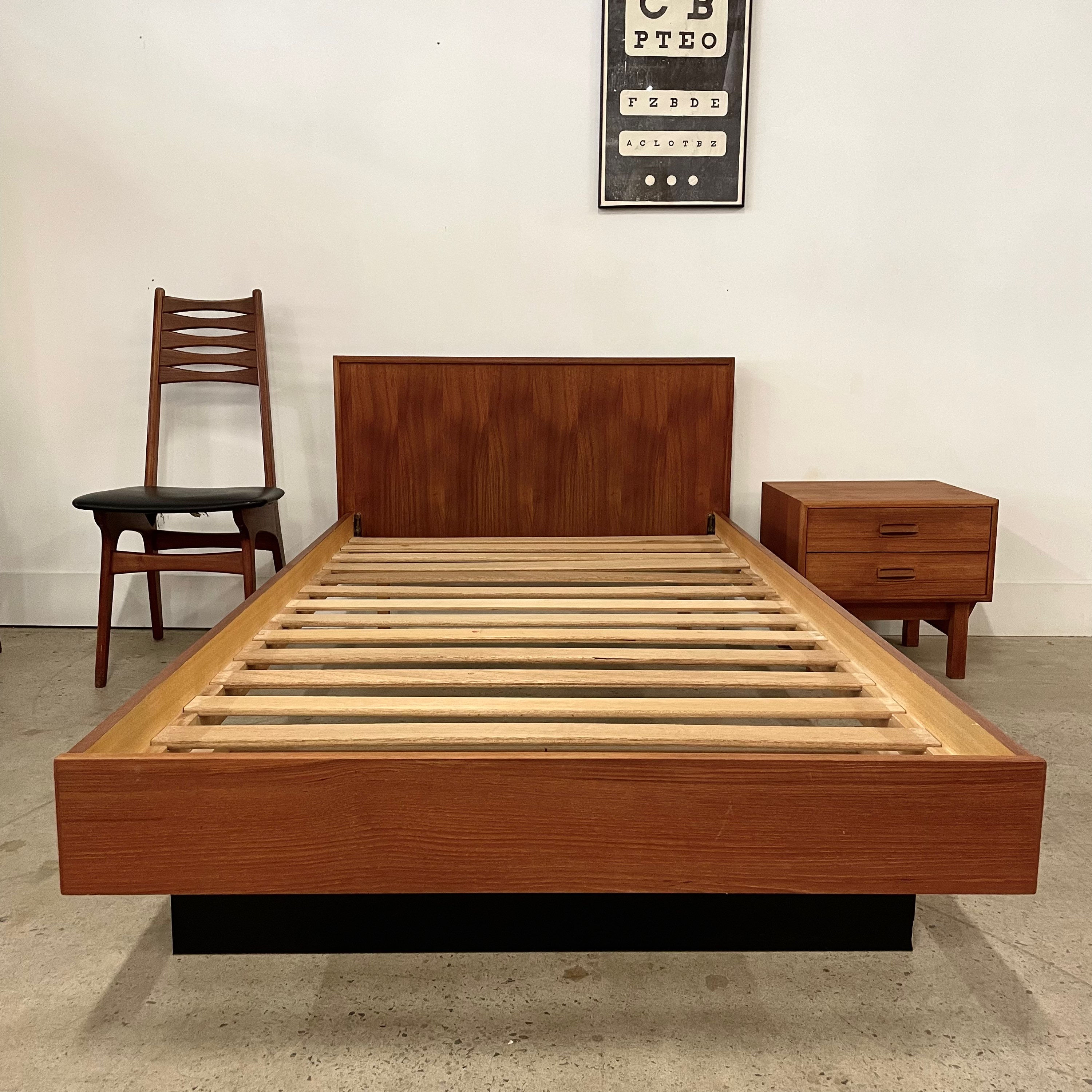 Lite simple standard en teck