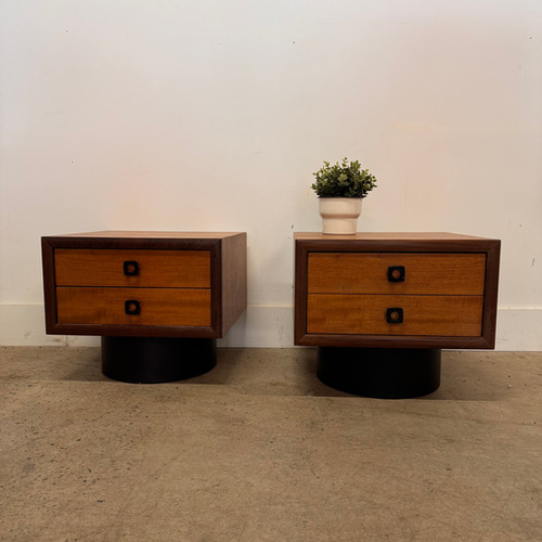 Tables de chevet en teck