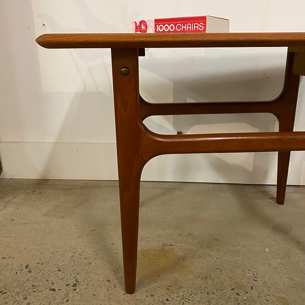 Miniature : Table d’appoint en teck