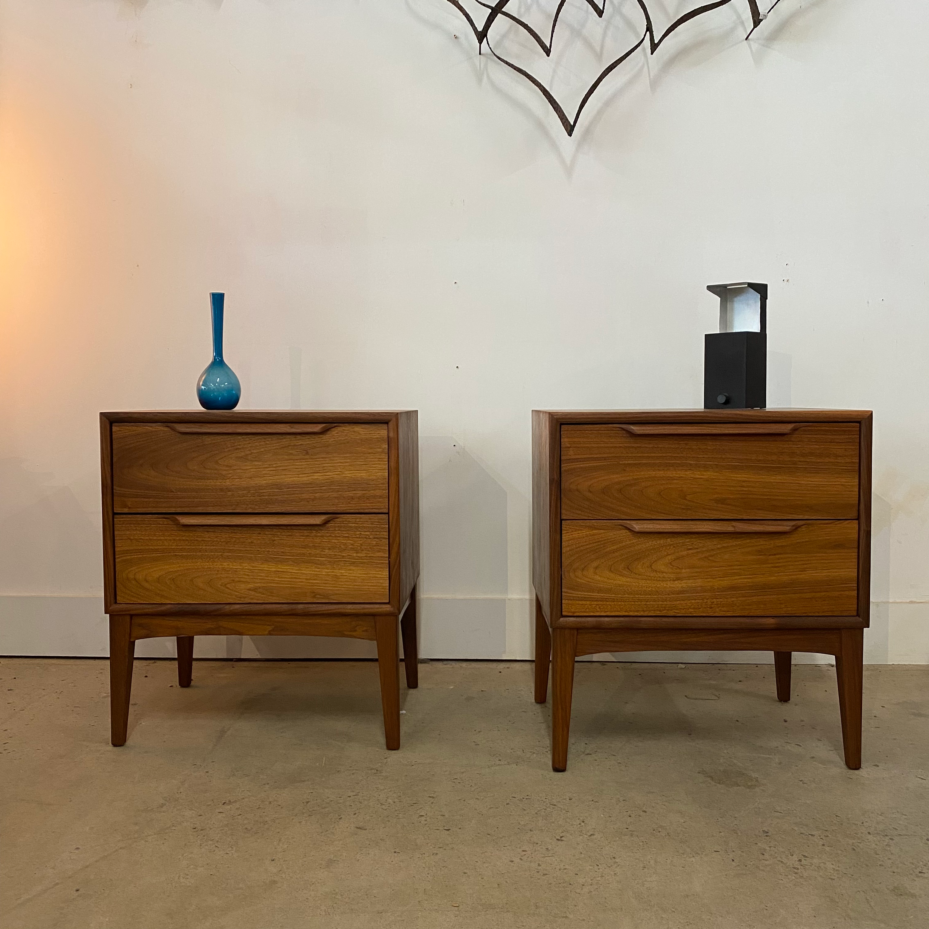 Tables de chevet en noyer