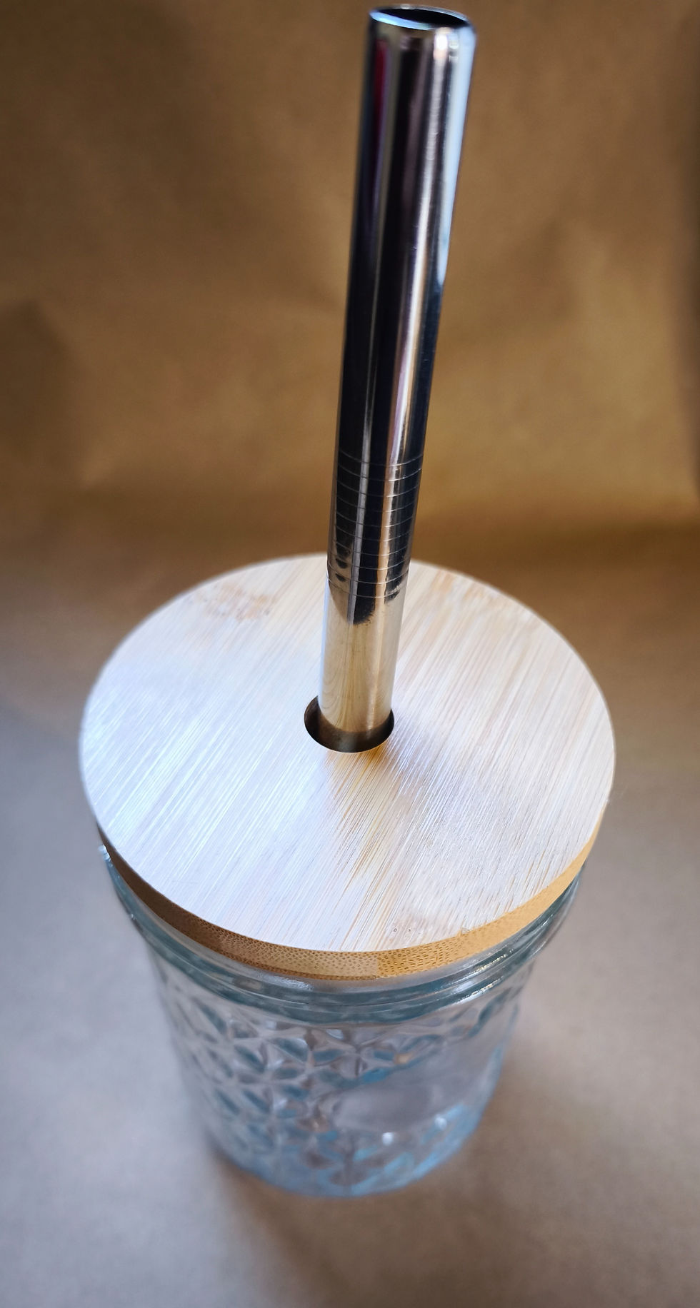 Miniatura: Vasos de vidrio con tapa y pajilla