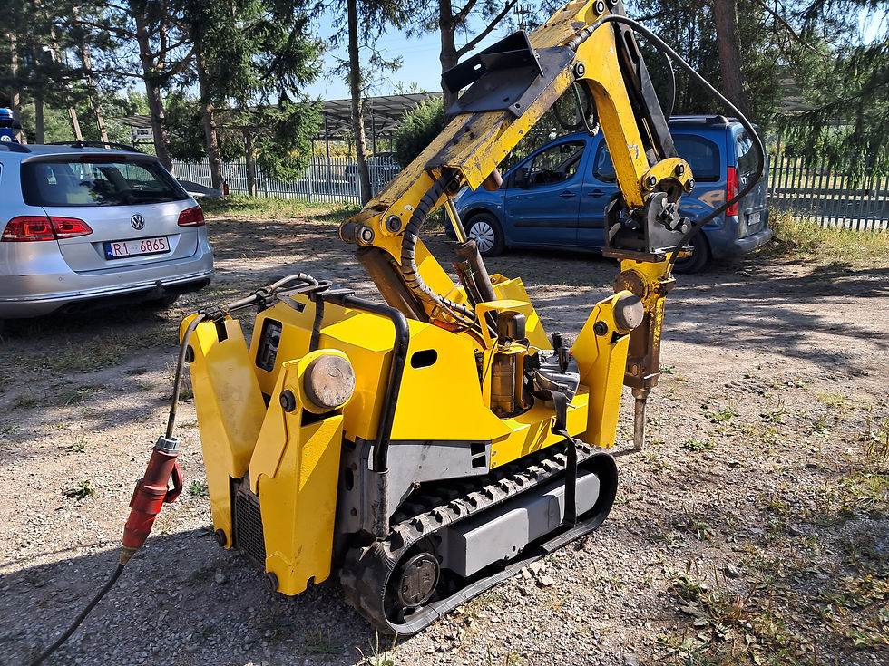 Thumbnail: Robot wyburzeniowy Brokk 90 + młot Atlas Copco SB 152
