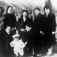 1961 god
S leva u desno: Mira Timotijević, Mira Čabrić, Aca Vasić,Mica Čabrić, Ružica Stošić, (niže) Rada Timotijević i Žile Dolić