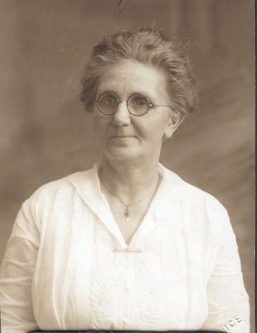 Clara Pass Knittle b. 1865- d.abt 1940 3 Kids Walter-.jpg