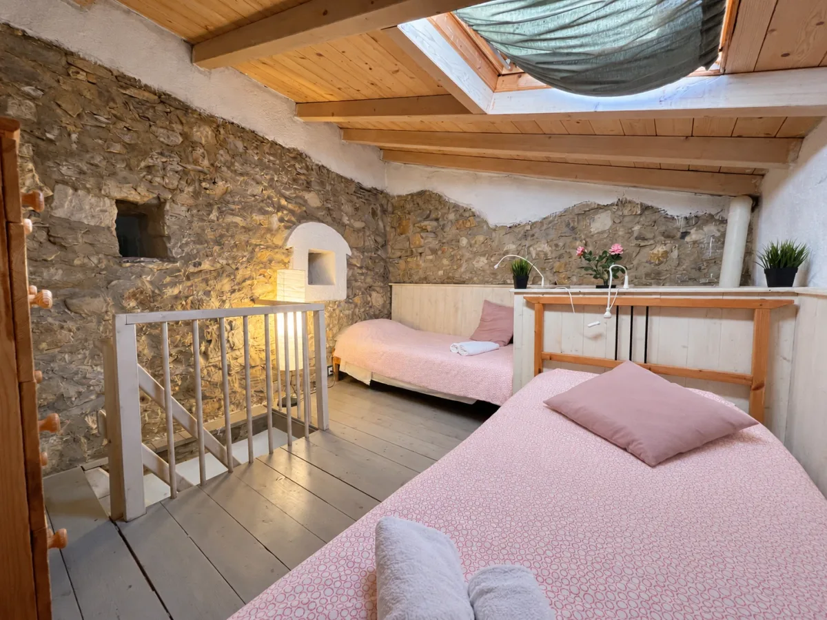 Twin beds on the mezzanine