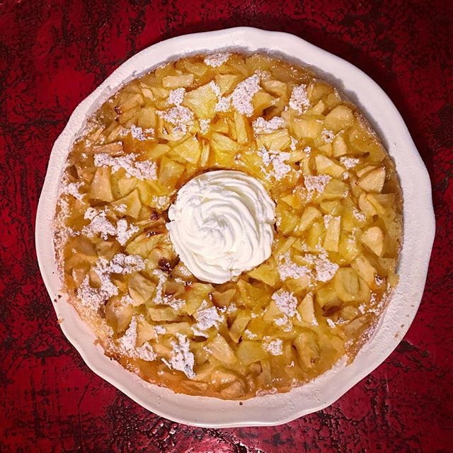 Very apple cake !
For apple lovers.. there is nothing best then
apple cinnamon and cream !