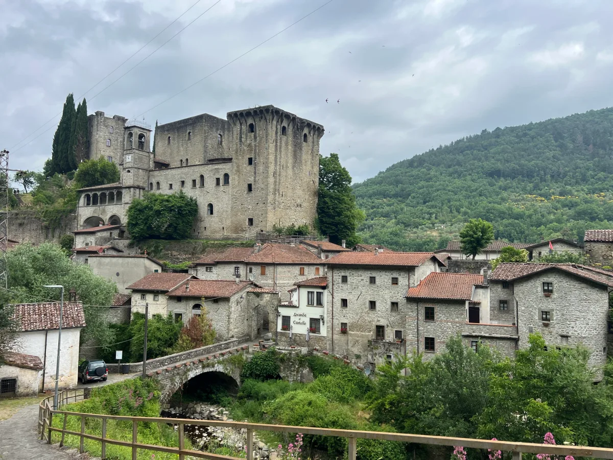 Verrucola — Dorf und Burg