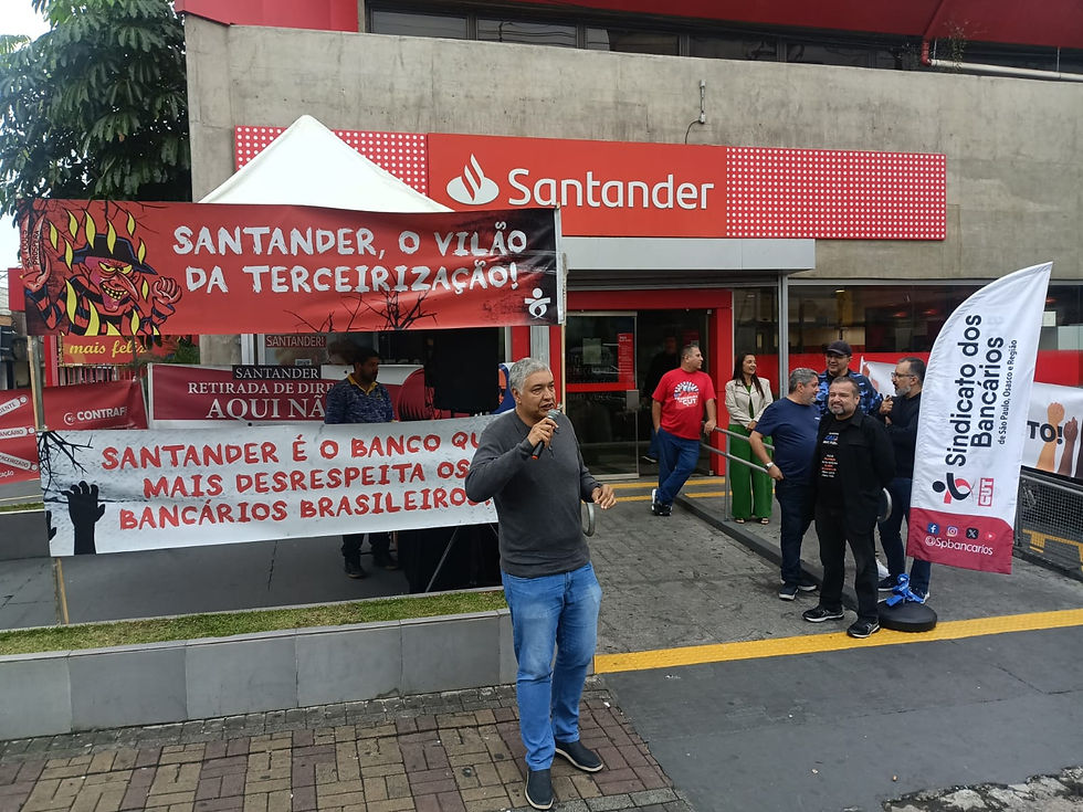 Valdeci Martins (Sindicato dos Bancários de São Paulo, Osasco e Região) no ato contra a terceirizaçõe e as fraudes nas agências do Santander em Barueri/SP.