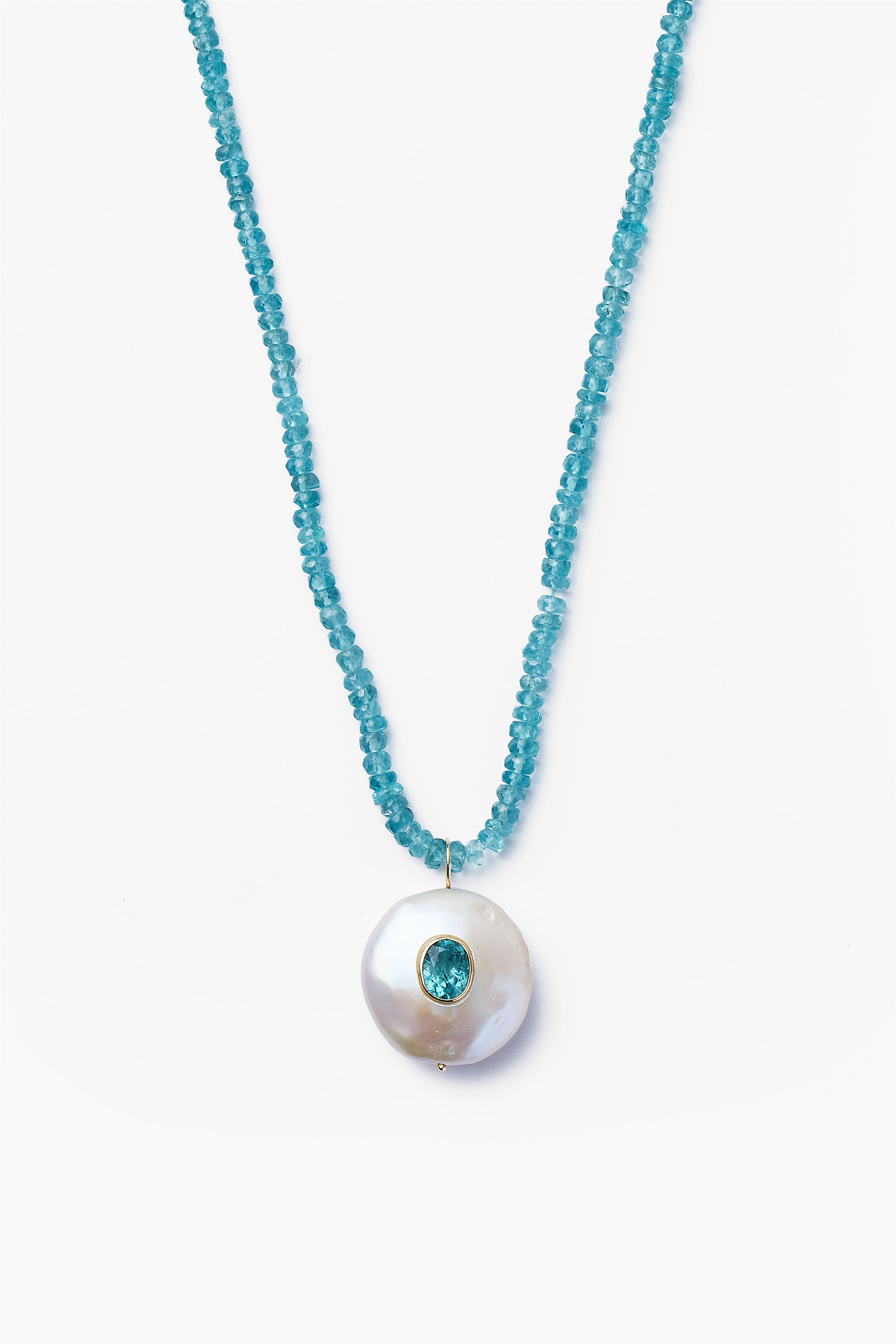 Fio de apatitas com pingente de perola e apatita