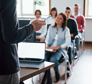 everyone-is-smiling-listens-group-people-business-conference-modern-classroom-daytime_1466
