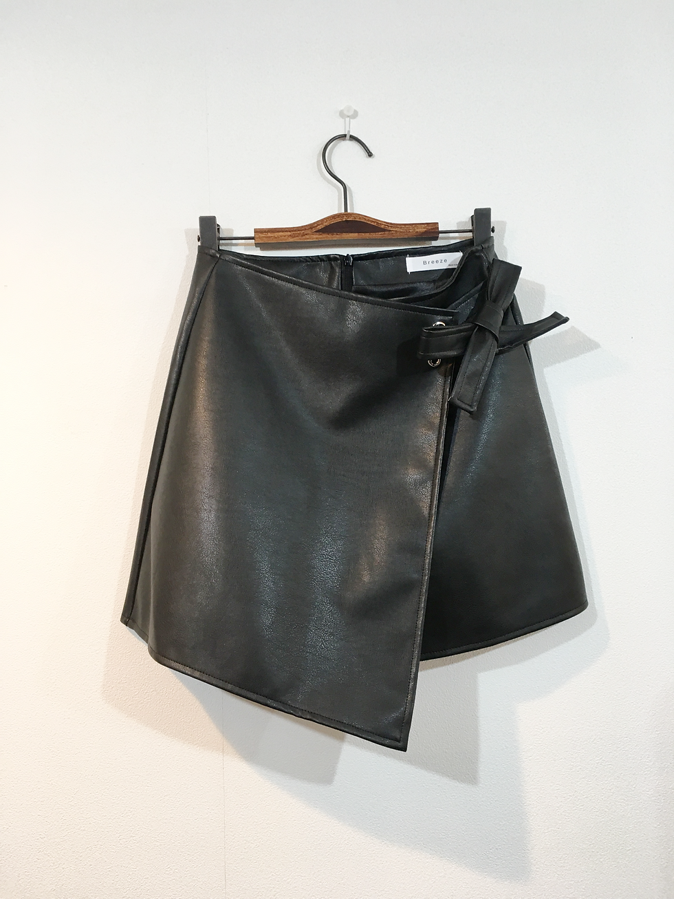 サムネイル： Leather mini skirt