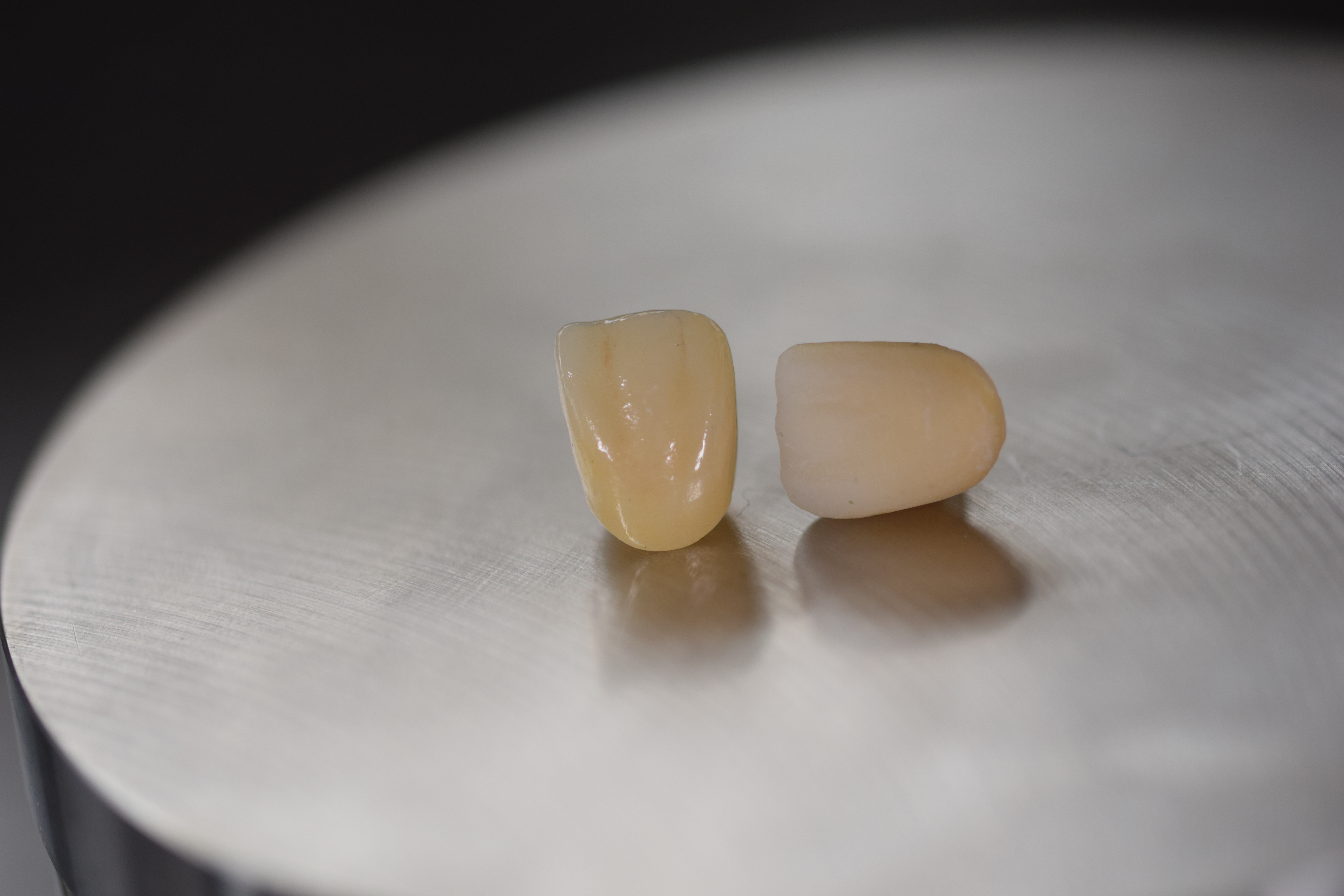 centrale in zirconia colorato e non