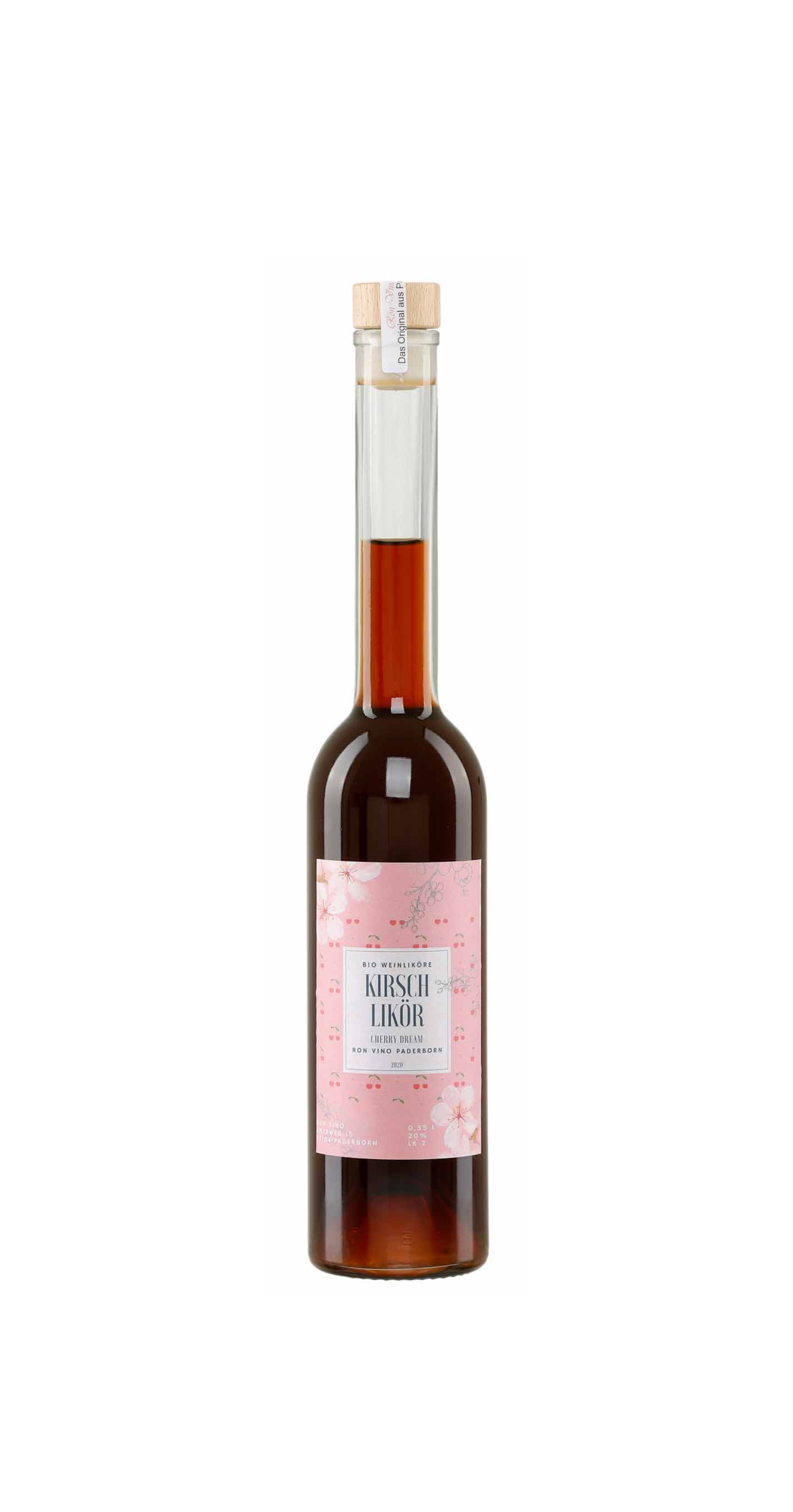 Flasche Kirschlikör in edler Flasche mit schönem rosa Etikett auf dem kleine Kirschen zu sehen sind.