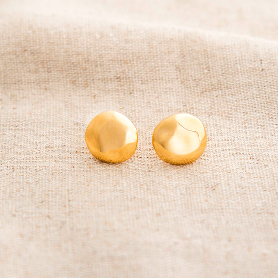 Brinco Botão Orgânico Minimalista Banhado a Ouro 18k sobre tecido