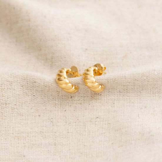 Brinco Meia Argola Croissant Banhado a Ouro 18k sobre tecido