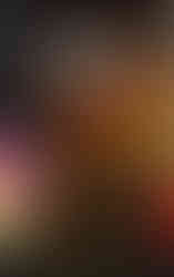 Book Cover for "King's Quest: Das Schwebende Schloss" features the title in white text on a dark background, over a picture of Prince Alexander leaning against a wall, a sword sitting next to him. Through a doorway, the silhouette of a knight on a horse is visible.