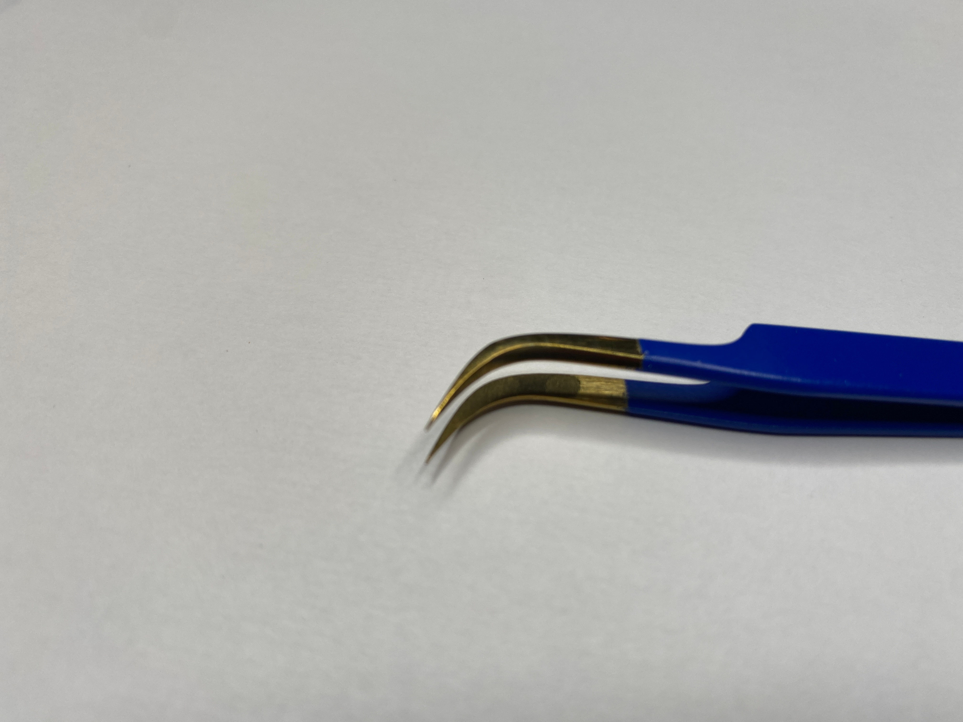 Strong Curved Tweezers