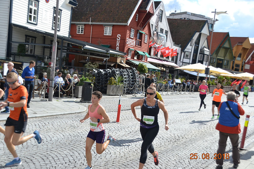 Nærkontakt publikum & løpere i byens nye 5 km Sentrumsløp lørdag 6.juni fra kl 17 (hovedpulje) og kl 18 (elite)