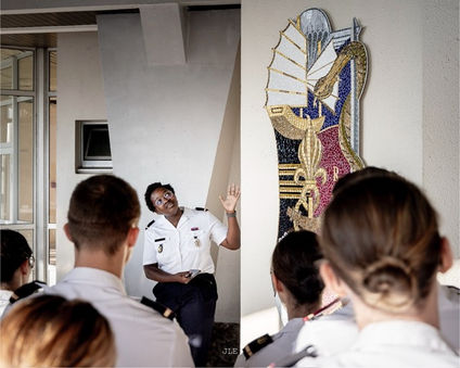 Pucelle militaire école de santé de bron, promotion Rondy, pucelle en mosaïque, insigne en mosaïque 