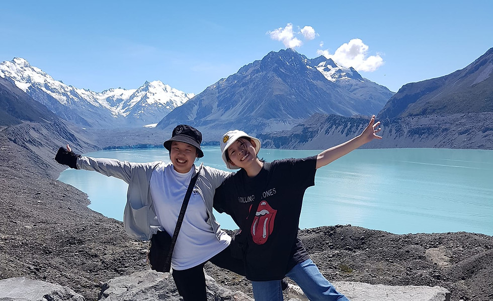 Students visiting the breathtaking scenery of Lake Tekapo and enjoying one of New Zealand’s most iconic landscapes.