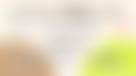 オンライン相談サービスの画像。デザイナーキャリア相談、自分軸を考える、海外移住についてのテキスト。カラフルなキャラクター。