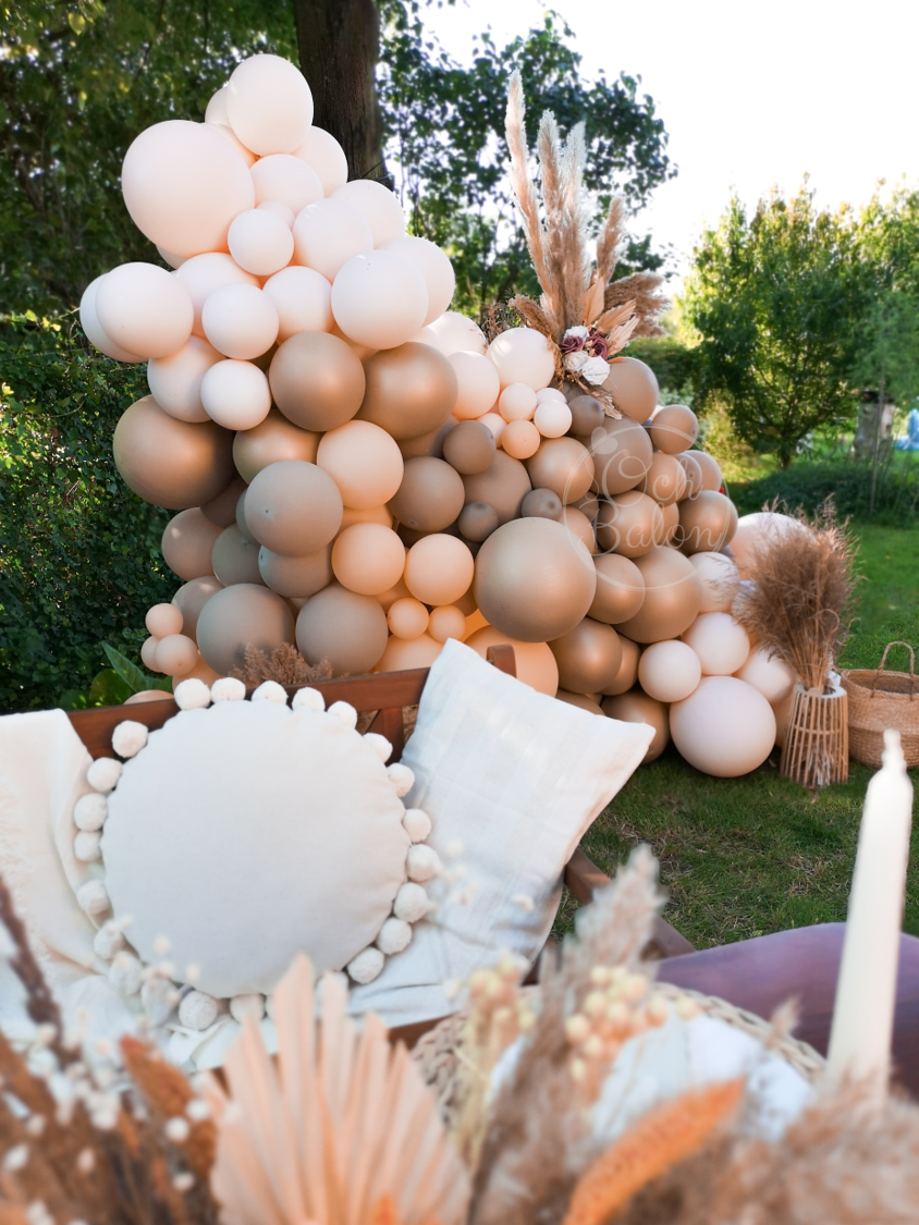 ścianka balonowa, balony lublin, balony, och balon, urodziny, pomysł na 30 urodziny, plener, dekoracja przyjścia, ścianka do zdjęć, tło do zdjęć, pampasy, suche trawy, poduszka boho, przyjęcie boho, boho