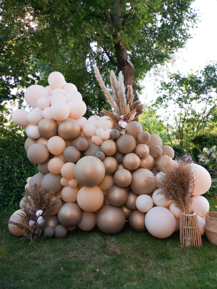 och balon, pomysł na 30 urodziny, pomysł na przyjęcie urodzinowe, plener, ścianka balonowa, ścianka do zdjęć, tło do zdjęć, przyjęcie boho, dekoracje boho, boho