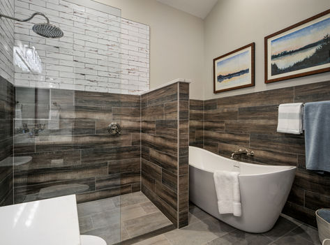 Modern Bath & Walk-in Shower