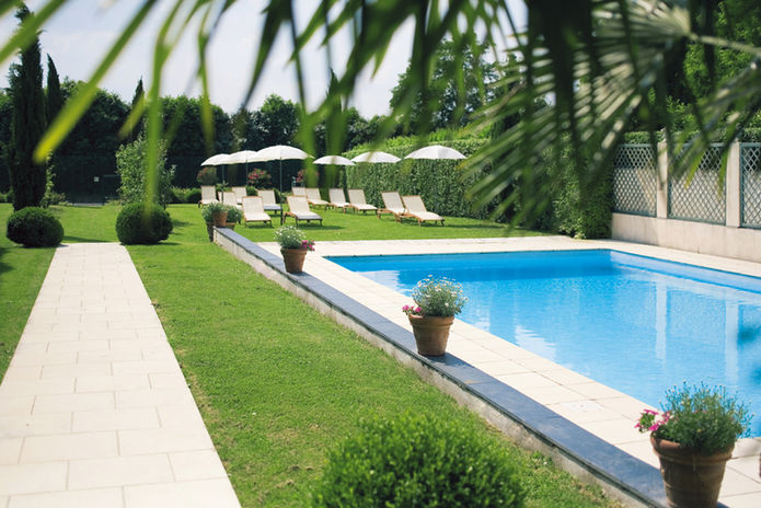 Piscine extérieure du Haras de la Potardière.