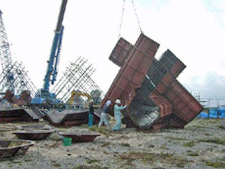 三柱ブロックの型枠組立の画像