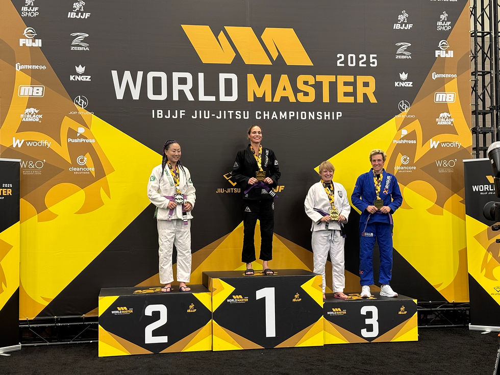 Four female athletes in jiu-jitsu uniforms stand on the winners’ podium at the IBJJF World Master 2025 Jiu-Jitsu Championship, displaying their medals.