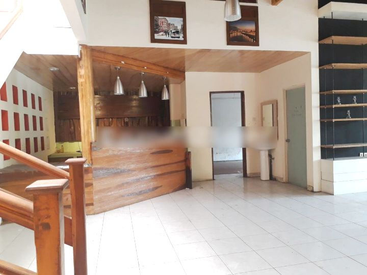 Thumbnail: Rumah Di Daerah Buah-buahan Dekat Pusat Kota Dengan Desain Yg Cocok Untuk Usaha