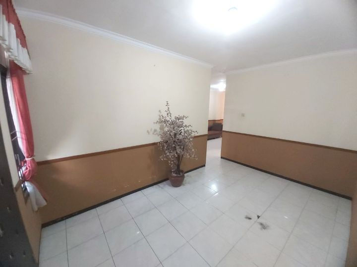 Thumbnail: Rumah 2 Lantai Lokasi Tenang dan Strategis Cocok Untuk Rumah Tinggal