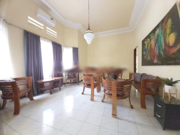 Thumbnail: Rumah Besar Di Tengah Kota Dengan Taman Luas Dekat Jalan Ijen