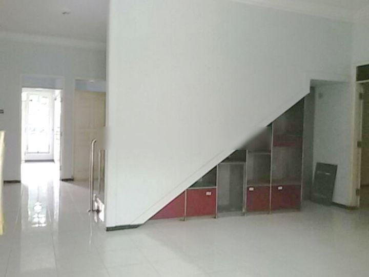 Thumbnail: Rumah 2 Lantai Di Boulevard Perumahan Elit Araya