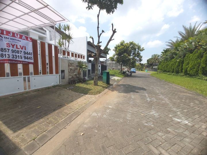 Thumbnail: Rumah Cantik Di Greenwood Golf Araya Kondisi Siap Huni Lokasi Tenang