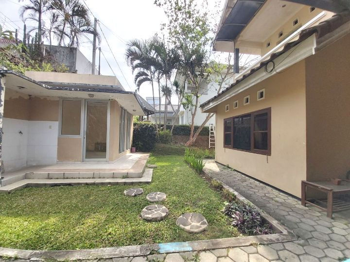 Thumbnail: Villa Terawat di Villa Kusuma Estate Dekat Museum  Angkut Lokasi Sangat Nyaman