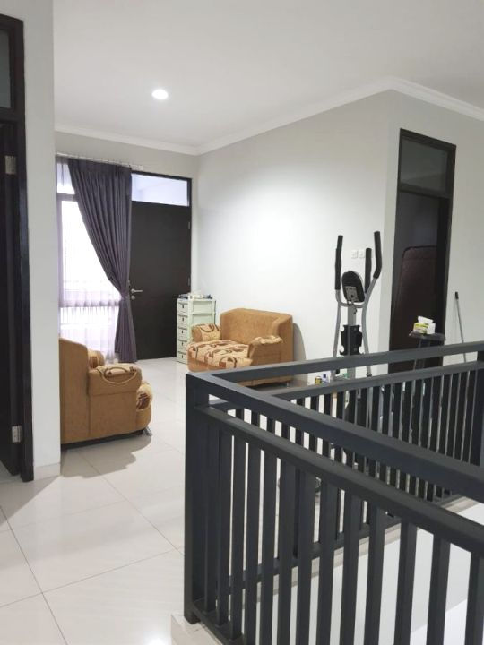 Thumbnail: Rumah Modern 2 Lantai Furnish Lengkap Lokasi Jalan Utama Araya Istimewa